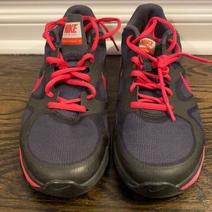 Black and pink Nike athletic sneakers size 8